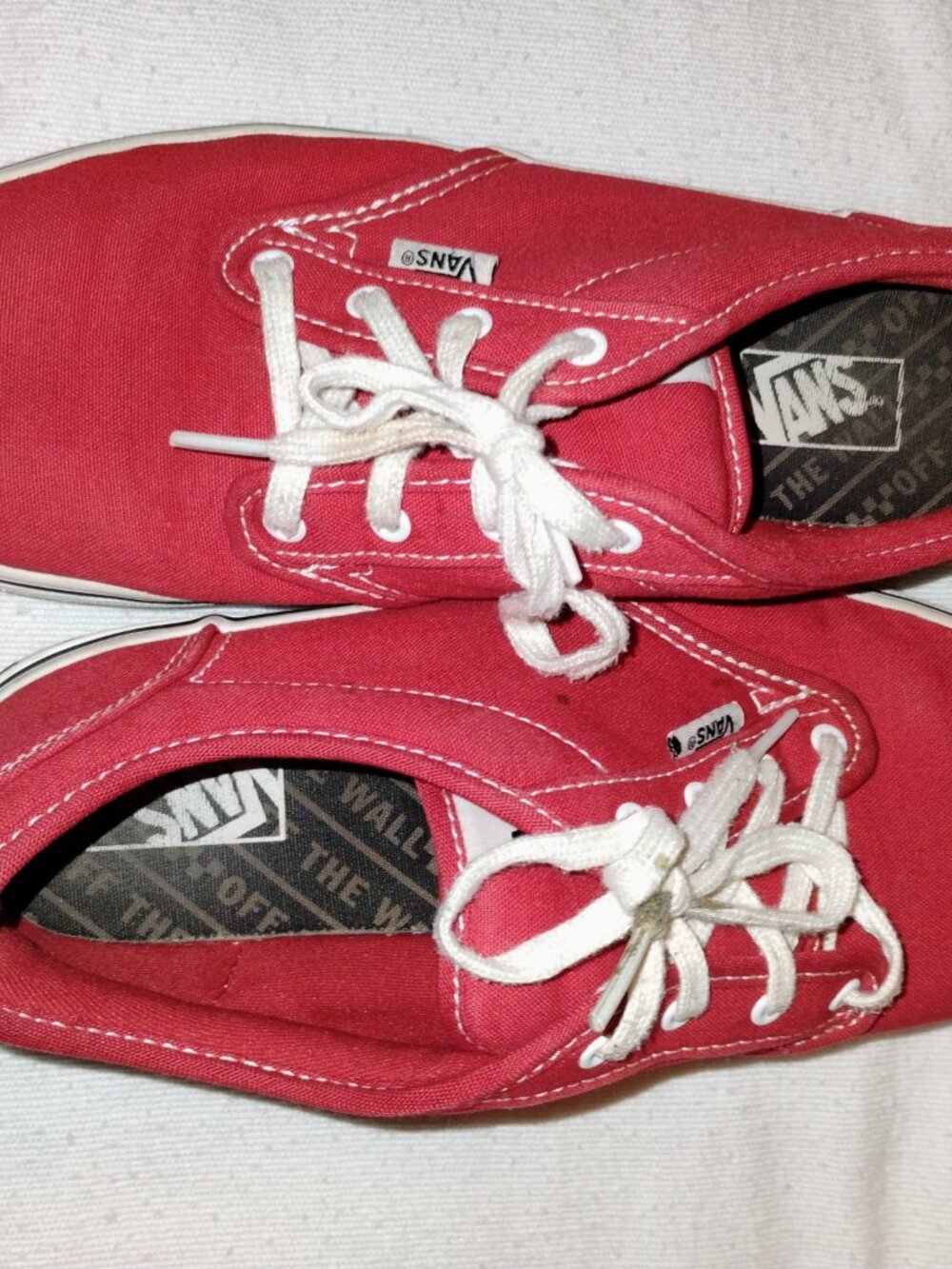 Red vans - Picture 2 of 3